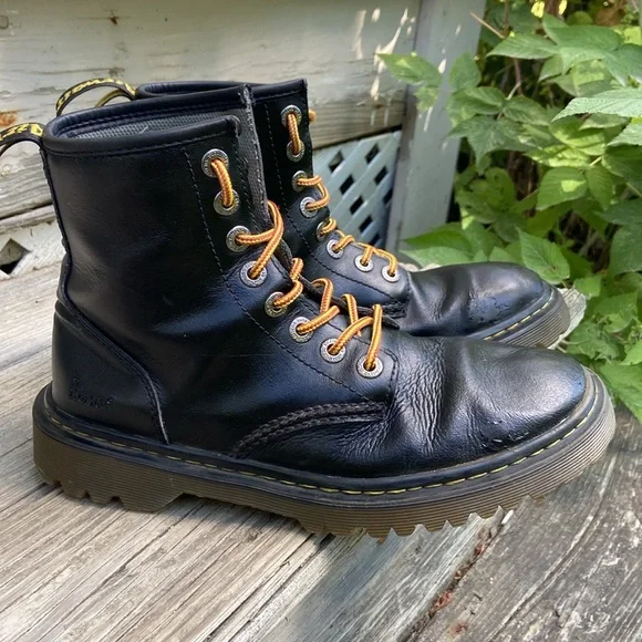 Dr. Martens AWLEY Black T Lamper Leather 8-Eye Lace-Up Boot  display picture 1